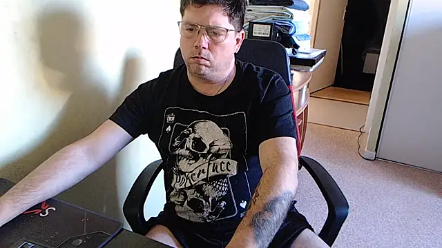 blueandwhite1 online show from February 4, 3:57 pm