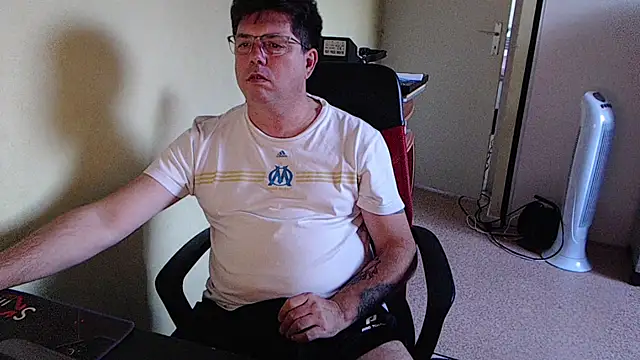 blueandwhite1 online show from October 13, 4:51 pm