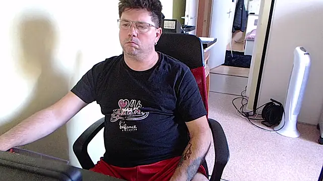 blueandwhite1 online show from October 24, 2:46 pm