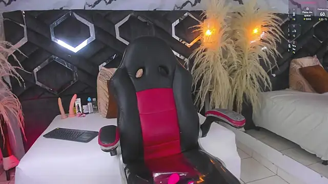 Zoe-Johnson  online show from December 14, 9:41 pm