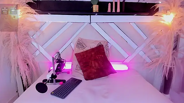 Snapshot of Zoe-Johnson_ chatting on March 12, 9:43 pm Zoe-Johnson online show from March 12, 9:43 pm