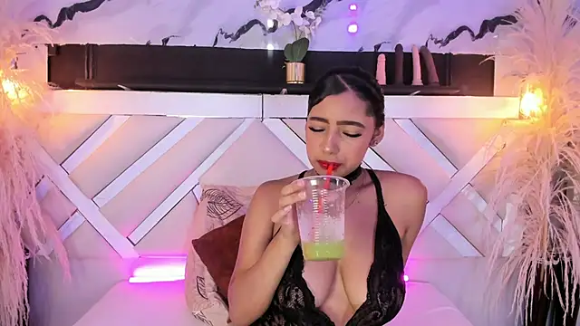 Zoe-Johnson  online show from May 5, 9:23 pm