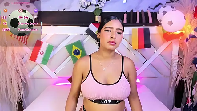 Snapshot of Zoe-Johnson_ chatting on June 23, 9:24 pm Zoe-Johnson online show from June 23, 9:24 pm