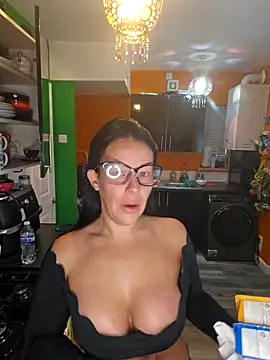 Filthymaddymilfy25 online show from May 19, 9:15 am