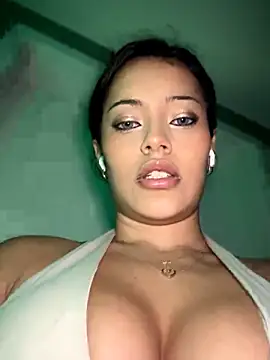 Snapshot of Risky_Workouts chatting on March 4, 9:32 pm Risky Workouts online show from March 4, 9:32 pm