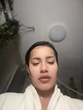 Snapshot of Risky_Workouts chatting on March 22, 6:44 pm Risky Workouts online show from March 22, 6:44 pm