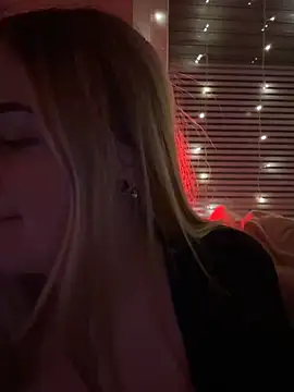 ItsLxsa online show from April 15, 7:32 pm