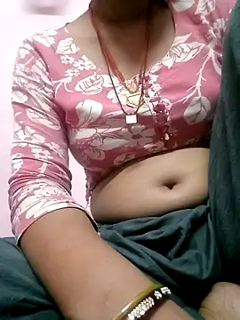 Snapshot of Hot_tin74 chatting on May 22, 4:45 pm Hot tin74 online show from May 22, 4:45 pm