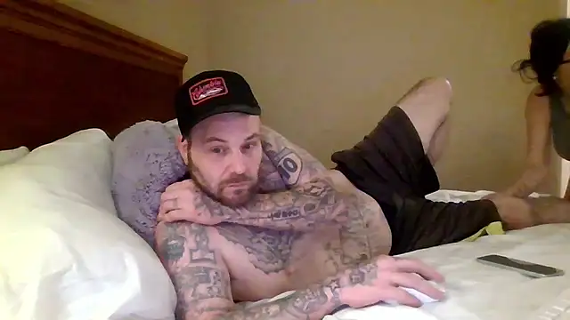 Snapshot of RaynLiz chatting on January 18, 1:59 pm RaynLiz online show from January 18, 1:59 pm