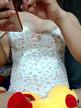 Snapshot of YuchengLy chatting on October 21, 1:45 pm YuchengLy online show from October 21, 1:45 pm