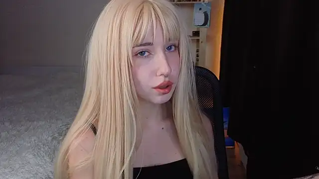 Snapshot of YukiMisa chatting on October 4, 5:00 pm YukiMisa online show from October 4, 5:00 pm