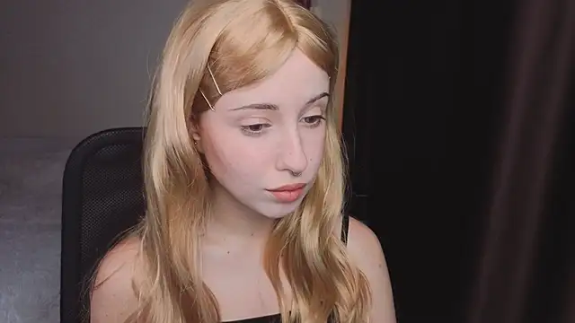 Snapshot of YukiMisa chatting on October 10, 4:28 pm YukiMisa online show from October 10, 4:28 pm