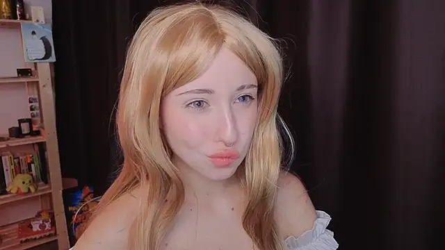 Snapshot of YukiMisa chatting on October 16, 5:47 pm YukiMisa online show from October 16, 5:47 pm