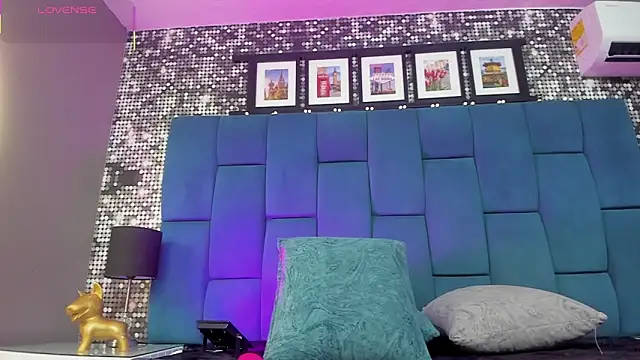 Snapshot of lux_bitchx chatting on October 15, 3:17 am lux bitchx online show from October 15, 3:17 am