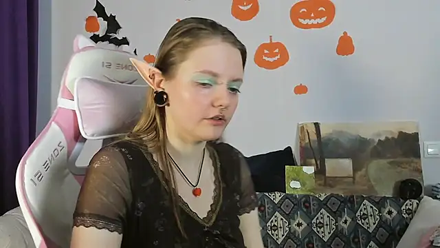 WonderConnie1 online show from October 31, 10:16 am