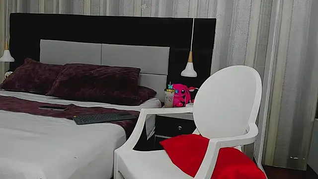 yiyisandoval online show from January 15, 7:28 pm