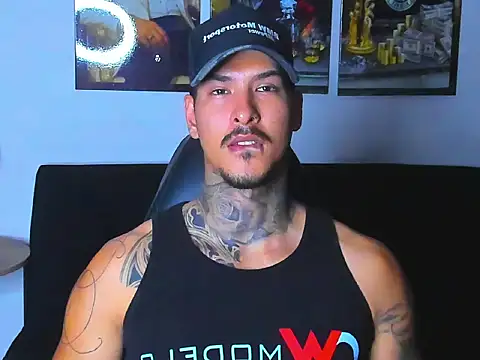 Snapshot of jiro_kenji1 chatting on February 21, 8:43 pm jiro kenji1 online show from February 21, 8:43 pm