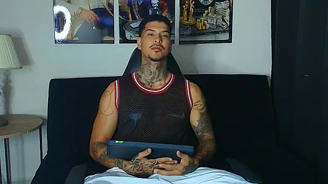 Snapshot of jiro_kenji1 chatting on March 28, 3:44 pm jiro kenji1 online show from March 28, 3:44 pm