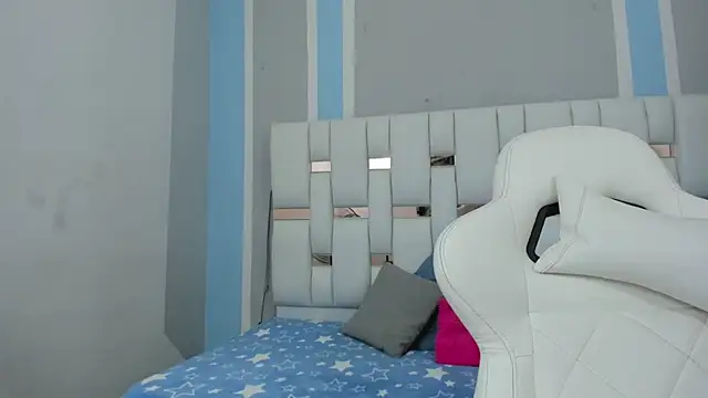 iamCharlotte19 online show from September 22, 8:00 pm