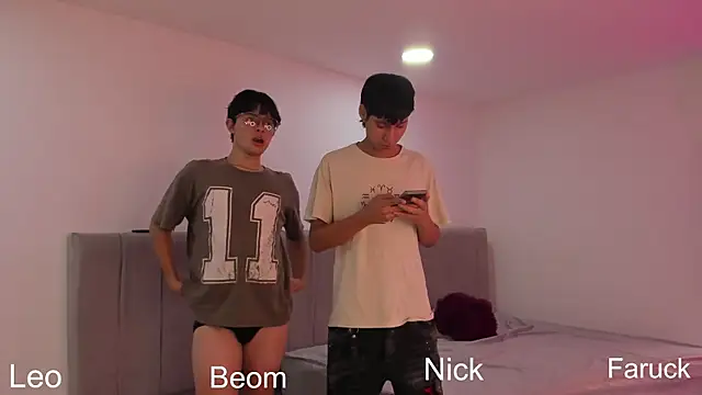 Handsomeboyss19 online show from September 12, 10:43 pm