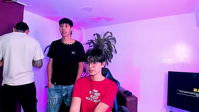 Handsomeboyss19 online show from September 20, 1:39 am