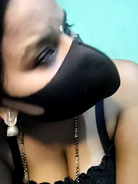 Snapshot of Shneeha_le chatting on September 26, 9:24 am Shneeha le online show from September 26, 9:24 am