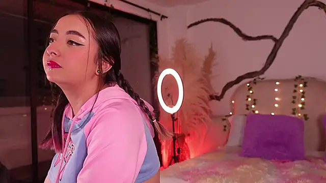 SarahCastro1  online show from December 17, 5:13 am