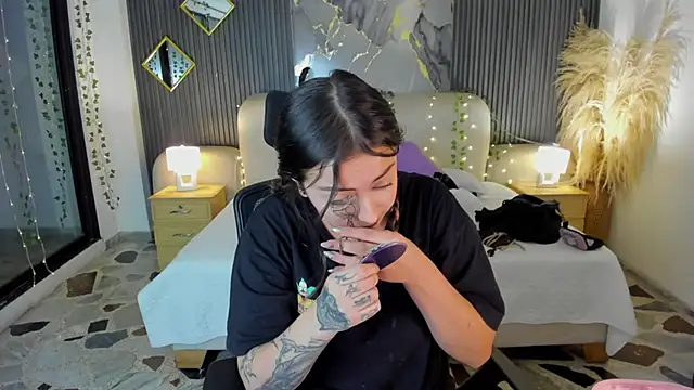 SarahCastro1  online show from February 17, 4:20 am