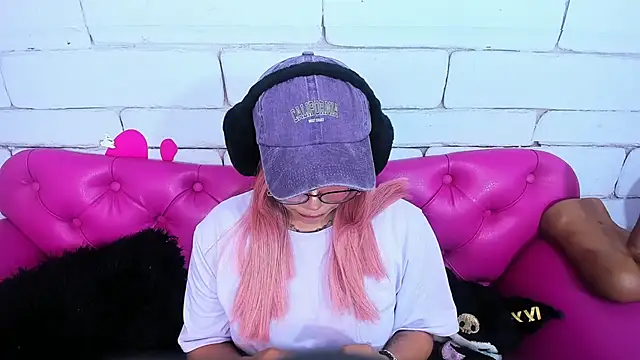 Snapshot of SafiroAgataaa chatting on September 30, 12:15 am SafiroAgataaa online show from September 30, 12:15 am