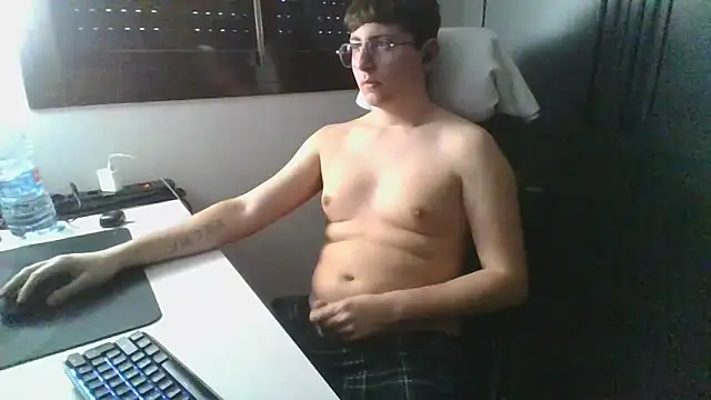Snapshot of aaress22cm chatting on February 9, 4:11 pm aaress22cm online show from February 9, 4:11 pm