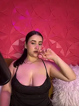 Pinkichloe online show from May 22, 2:44 pm