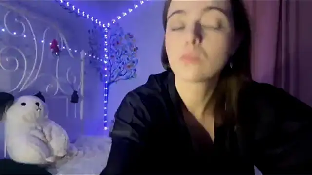 HoneyMist online show from September 26, 6:12 pm