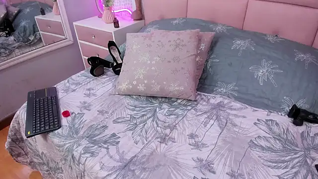 DaisySnugs1 online show from February 9, 12:53 pm