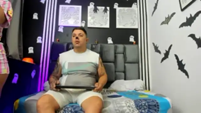 Snapshot of Hornycouple_Hot chatting on October 15, 12:38 pm Hornycouple Hot online show from October 15, 12:38 pm