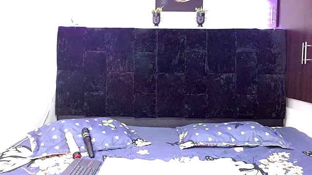 Snapshot of EmmaTower chatting on September 19, 8:42 pm EmmaTower online show from September 19, 8:42 pm