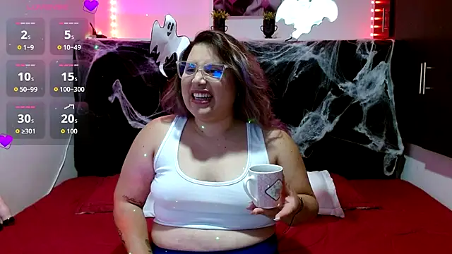 Snapshot of EmmaTower chatting on October 3, 1:52 pm EmmaTower online show from October 3, 1:52 pm