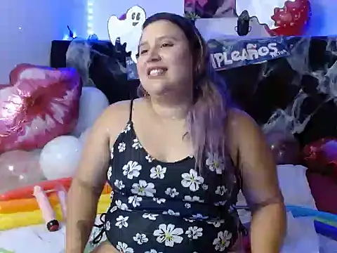 Snapshot of EmmaTower chatting on October 7, 7:11 pm EmmaTower online show from October 7, 7:11 pm