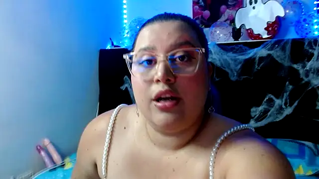 Snapshot of EmmaTower chatting on October 8, 7:00 pm EmmaTower online show from October 8, 7:00 pm