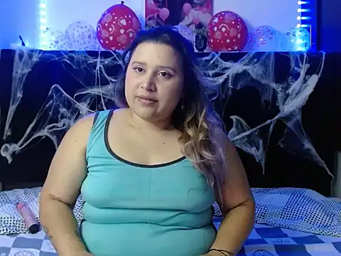 Snapshot of EmmaTower chatting on October 24, 7:43 pm EmmaTower online show from October 24, 7:43 pm