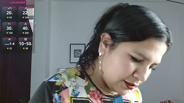 SammySmall F w online show from February 9, 10:25 pm