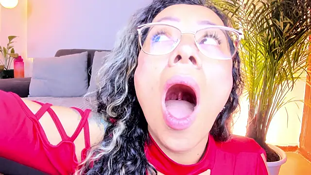 Snapshot of CarolaynStone chatting on October 27, 11:58 am CarolaynStone online show from October 27, 11:58 am