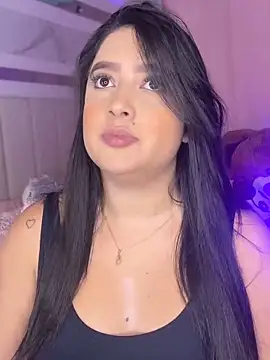 Snapshot of Emiily_Moore1 chatting on November 13, 10:19 pm Emiily Moore1 online show from November 13, 10:19 pm