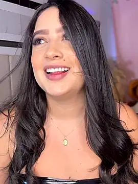 Snapshot of Emiily_Moore1 chatting on November 15, 1:14 am Emiily Moore1 online show from November 15, 1:14 am