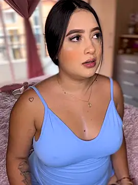 Snapshot of Emiily_Moore1 chatting on November 23, 5:02 pm Emiily Moore1 online show from November 23, 5:02 pm