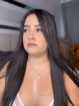 Snapshot of Emiily_Moore1 chatting on November 26, 2:12 am Emiily Moore1 online show from November 26, 2:12 am