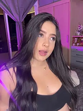 Snapshot of Emiily_Moore1 chatting on December 16, 12:48 am Emiily Moore1 online show from December 16, 12:48 am