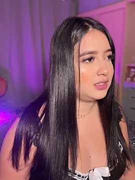 Snapshot of Emiily_Moore1 chatting on December 21, 12:51 am Emiily Moore1 online show from December 21, 12:51 am