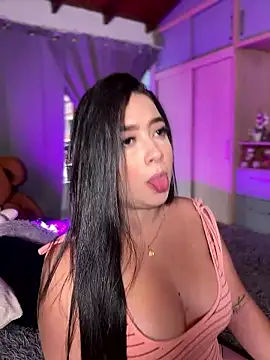 Snapshot of Emiily_Moore1 chatting on January 8, 10:12 pm Emiily Moore1 online show from January 8, 10:12 pm