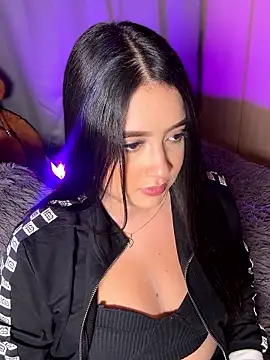 Snapshot of Emiily_Moore1 chatting on January 16, 12:03 am Emiily Moore1 online show from January 16, 12:03 am