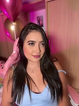 Snapshot of Emiily_Moore1 chatting on February 4, 12:27 am Emiily Moore1 online show from February 4, 12:27 am